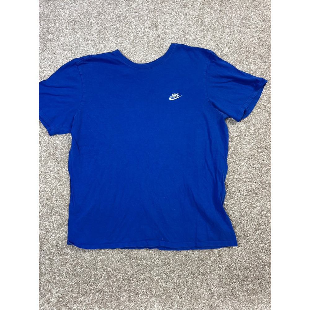 Nike Sportswear Mens Athletic Cut Embroidered Logo T-Shirt Royal Blue Large